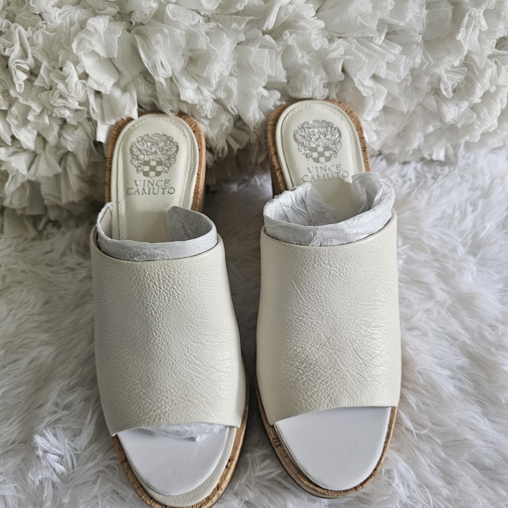 Vince Camuto Women's Cream Slide Sandals - Picture 5 of 6
